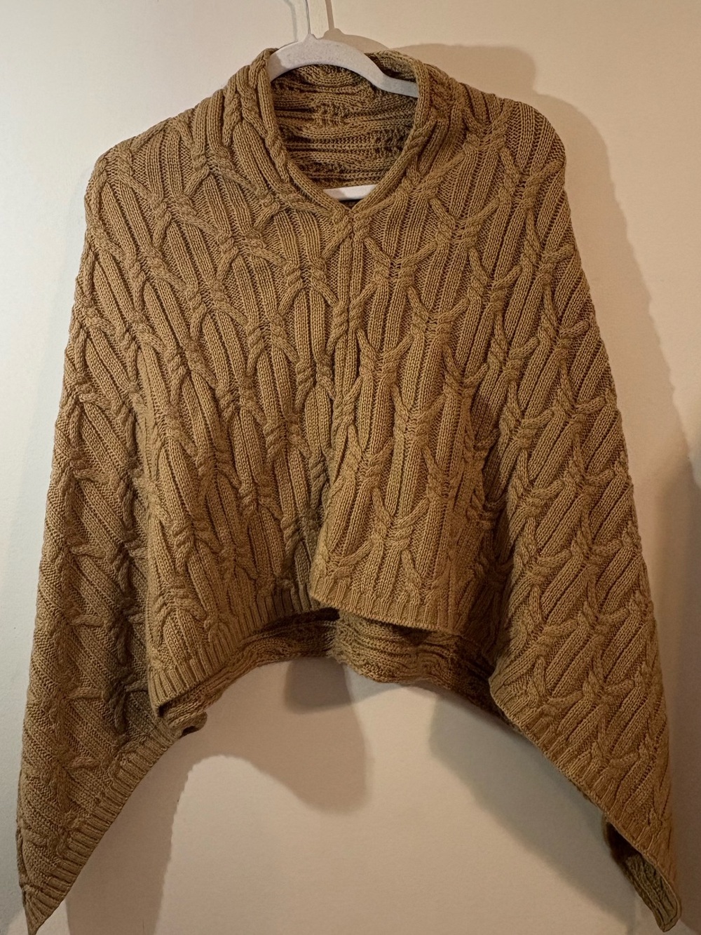 Top it off sweater gold poncho Women’s one‎ size cable-knit V-neck Sweater Camel